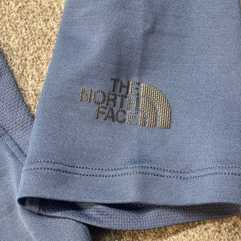 The North Face Mens FlashDry Quarter Zip Pullover Blue Slate Active Top Large